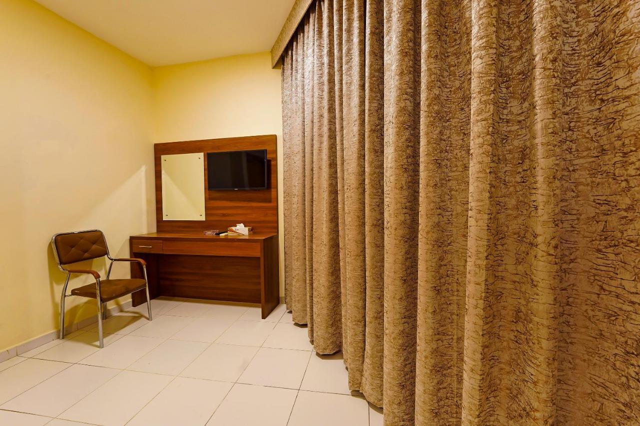 Oyo 925 Emirates Hotel Dubai Buitenkant foto